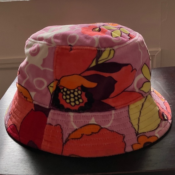 GAP REVERSIBLE BUCKET HAT - Picture 1 of 8
